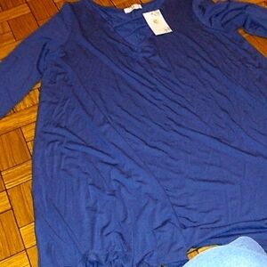 - Amelia James womans top sz 3XL